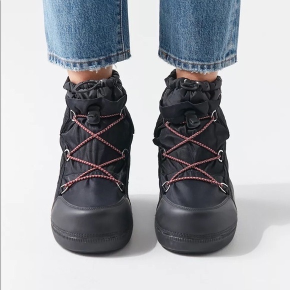 Hunter Black Winter & Rain Boots - Picture 2 of 13